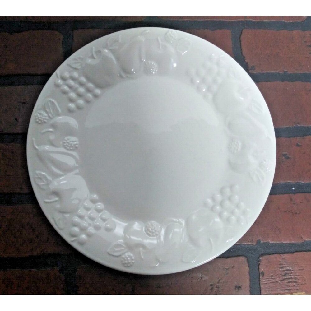 Libbey LIE32 Dinner Plate Embossed Fruit Orchard VTG 10 5/8" White Ivory PRETTY